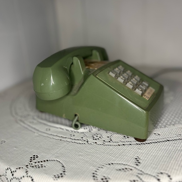 Vintage Avocado Green Rotary Phone - Picture 3 of 6